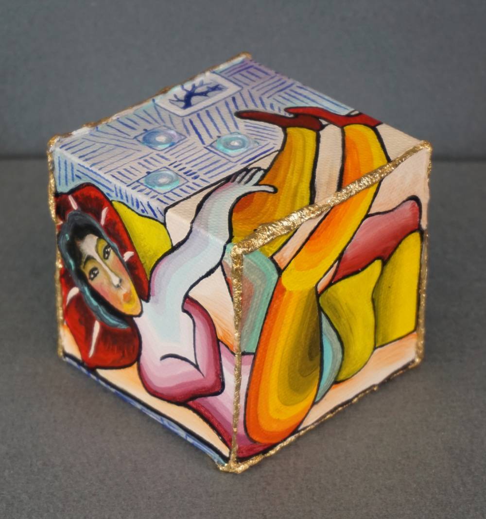 LEI SUL DIVANO - cubo 8 cm x 8 cm x h 8 cm- olio su tela - anno 2014 - 1° immagine