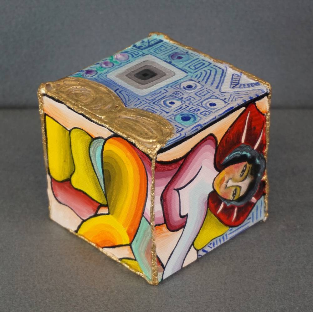 LEI SUL DIVANO - cubo 8 cm x 8 cm x h 8 cm - olio su tela con foglia oro - anno 2014 - 3° immagine