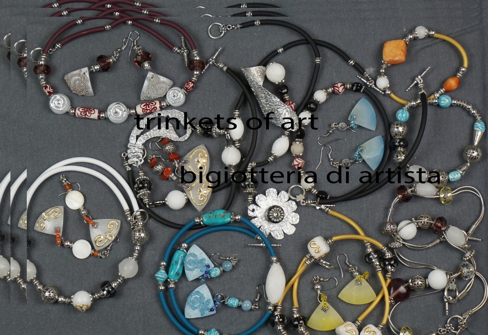 collane, orecchini, bracciali con alabastro pietre dure metallo e vetro