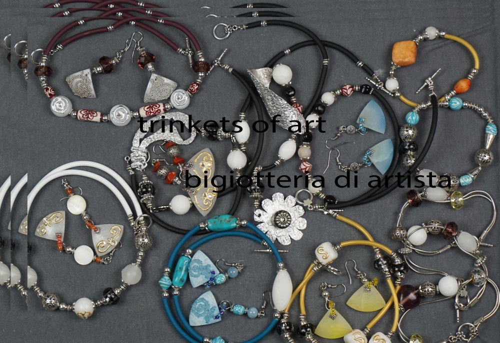 collane, orecchini, bracciali con alabastro pietre dure  metallo e vetro